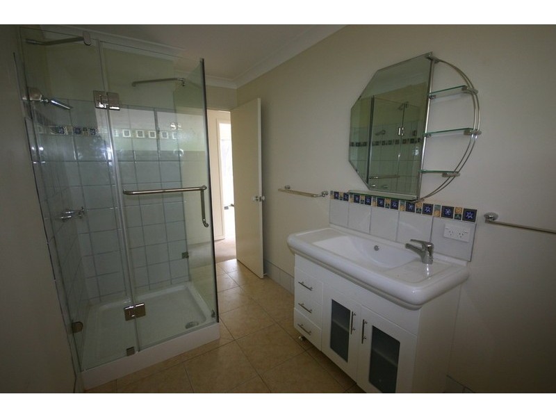 18 Hastings Street, Macleay Island QLD 4184