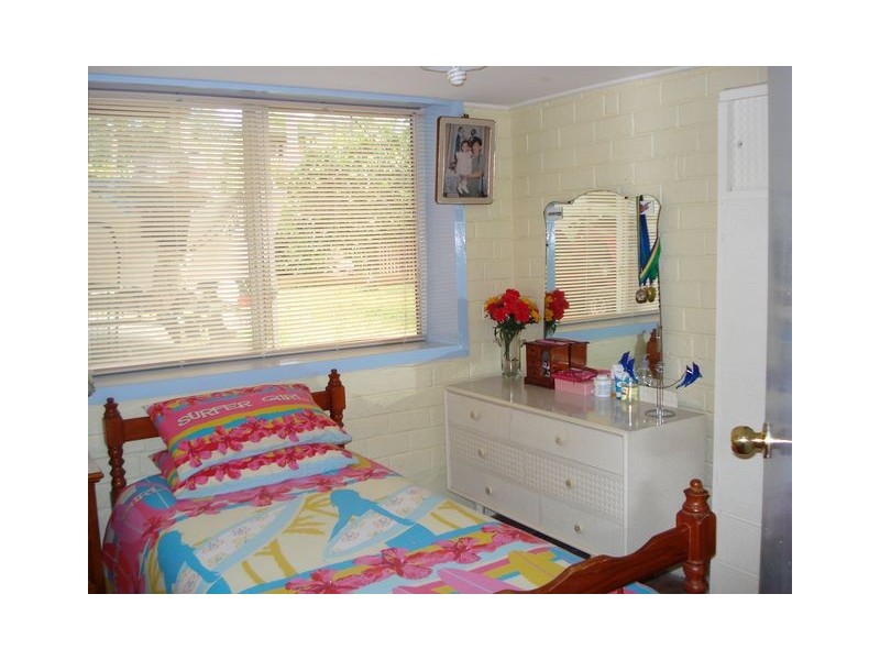 12 Shelly Crescent, Lamb Island QLD 4184