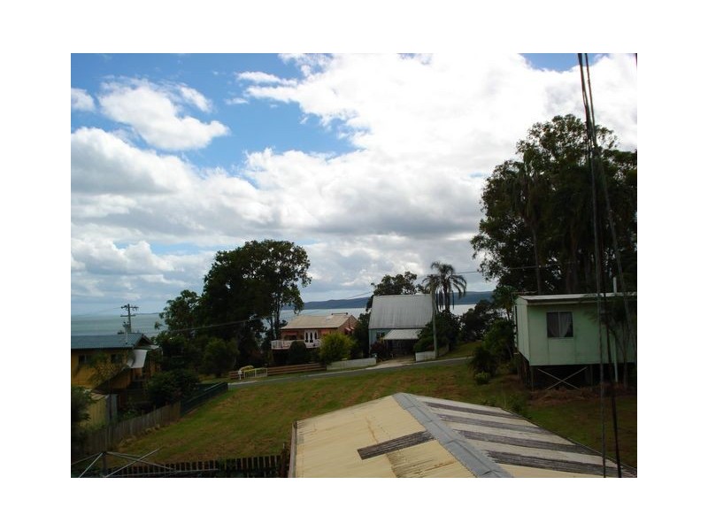 12 Shelly Crescent, Lamb Island QLD 4184