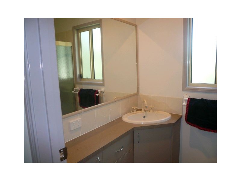 28 Cooee Crescent, Macleay Island QLD 4184