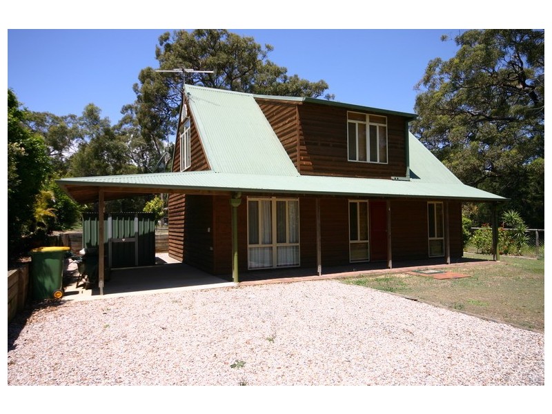 4 Coast Road, Macleay Island QLD 4184