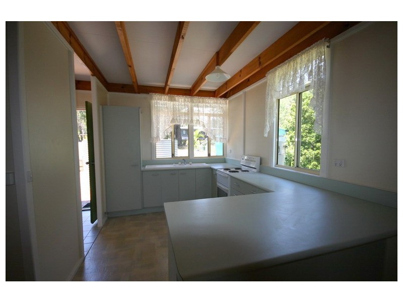 4 Coast Road, Macleay Island QLD 4184