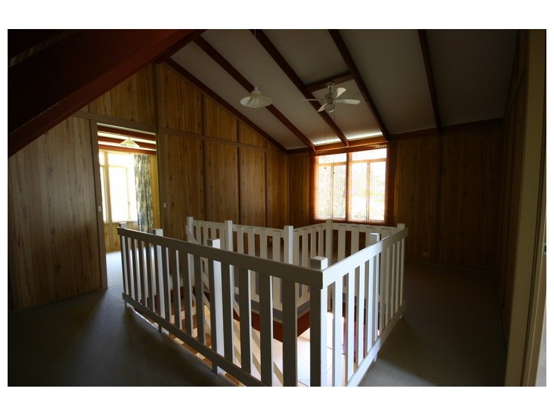 4 Coast Road, Macleay Island QLD 4184