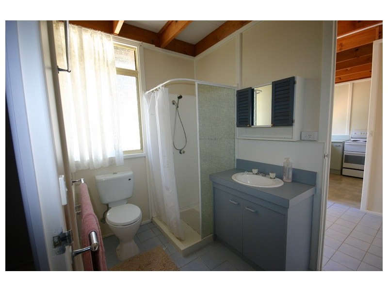 4 Coast Road, Macleay Island QLD 4184