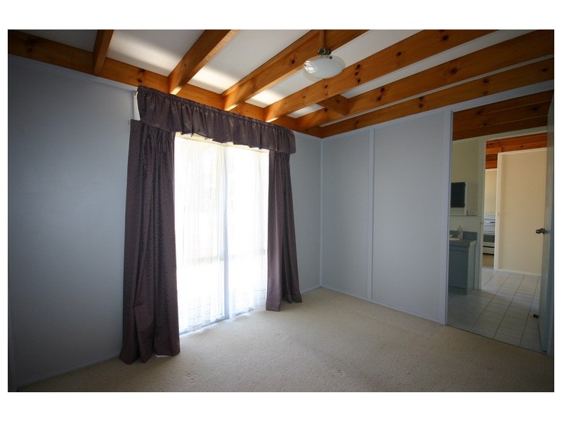 4 Coast Road, Macleay Island QLD 4184