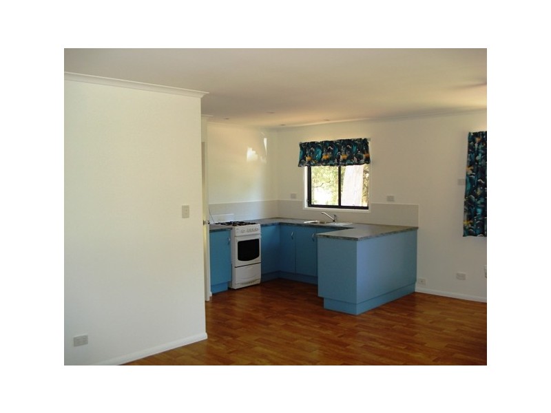 10 Panaroo Street, Macleay Island QLD 4184