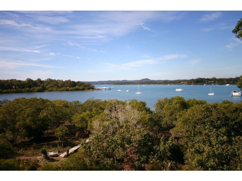6 Cowes street, Macleay Island QLD 4184