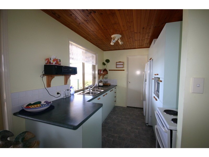 6 Cowes street, Macleay Island QLD 4184