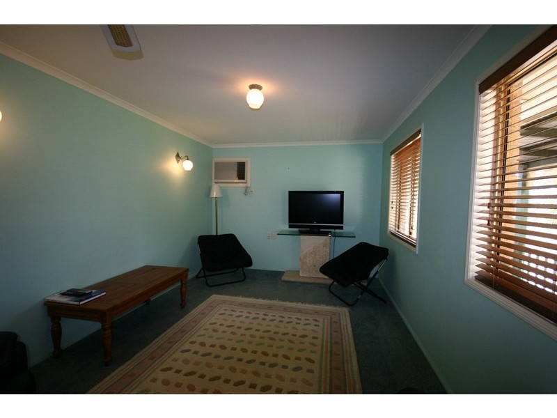 6 Cowes street, Macleay Island QLD 4184