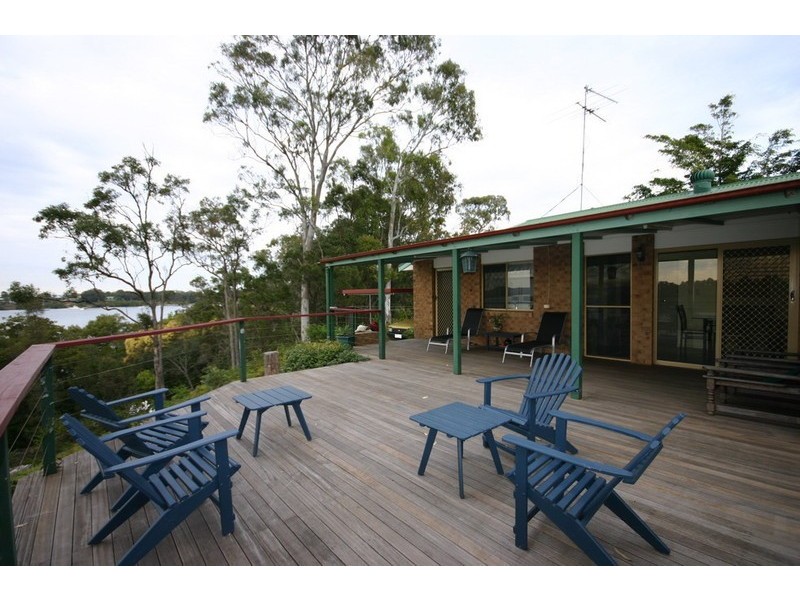 6 Cowes street, Macleay Island QLD 4184