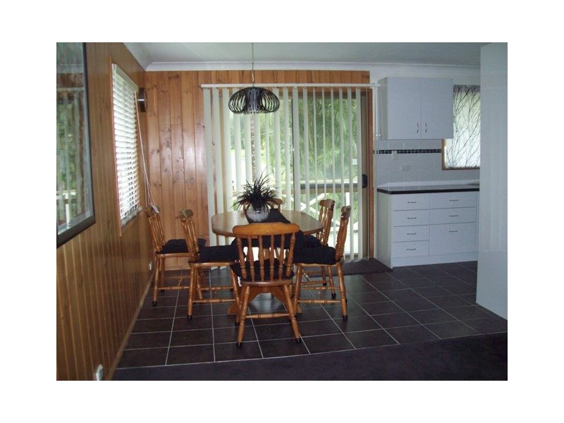 18 Kim Crescent, Macleay Island QLD 4184