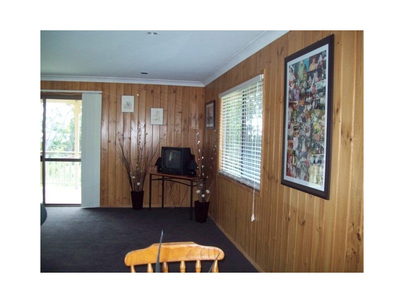 18 Kim Crescent, Macleay Island QLD 4184