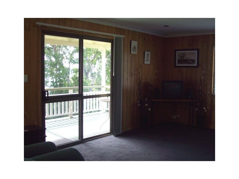 18 Kim Crescent, Macleay Island QLD 4184