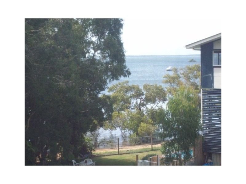 18 Kim Crescent, Macleay Island QLD 4184
