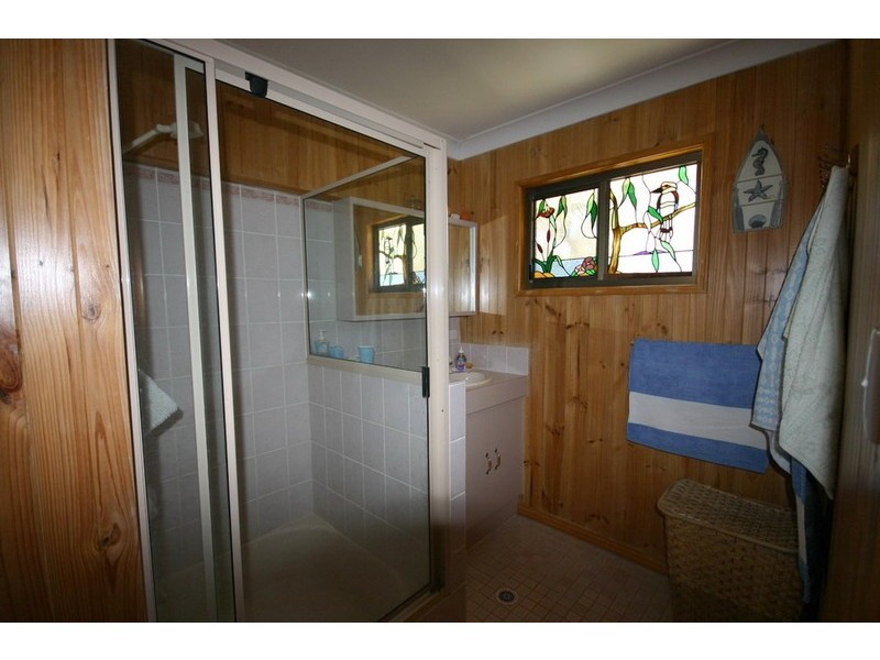18 Kim Crescent, Macleay Island QLD 4184