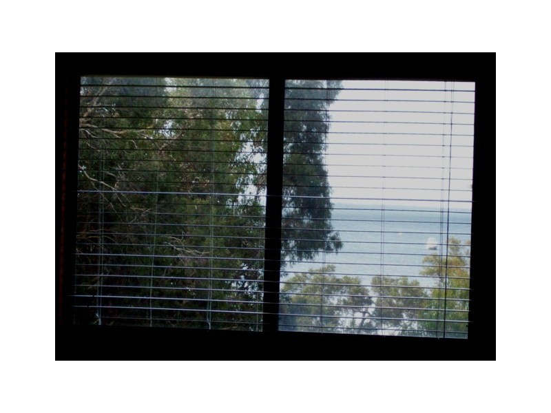 18 Kim Crescent, Macleay Island QLD 4184