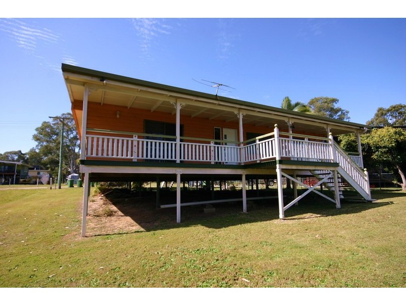 18 Kim Crescent, Macleay Island QLD 4184