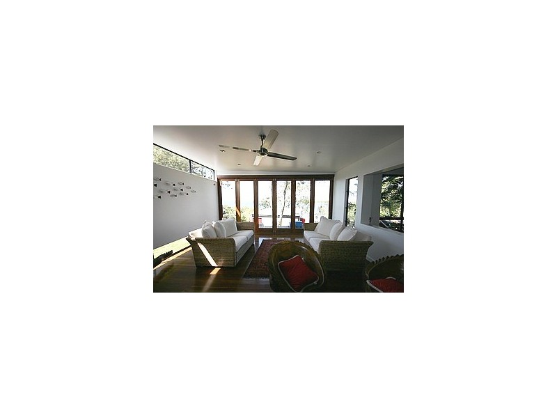 102 Western Road, Macleay Island QLD 4184