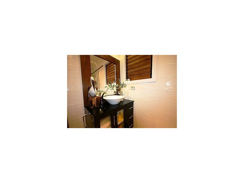 102 Western Road, Macleay Island QLD 4184