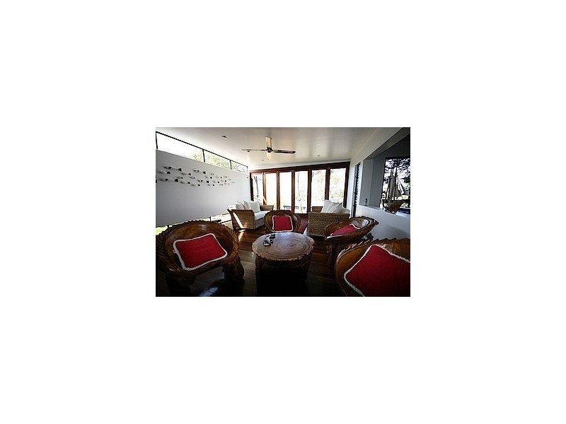 102 Western Road, Macleay Island QLD 4184