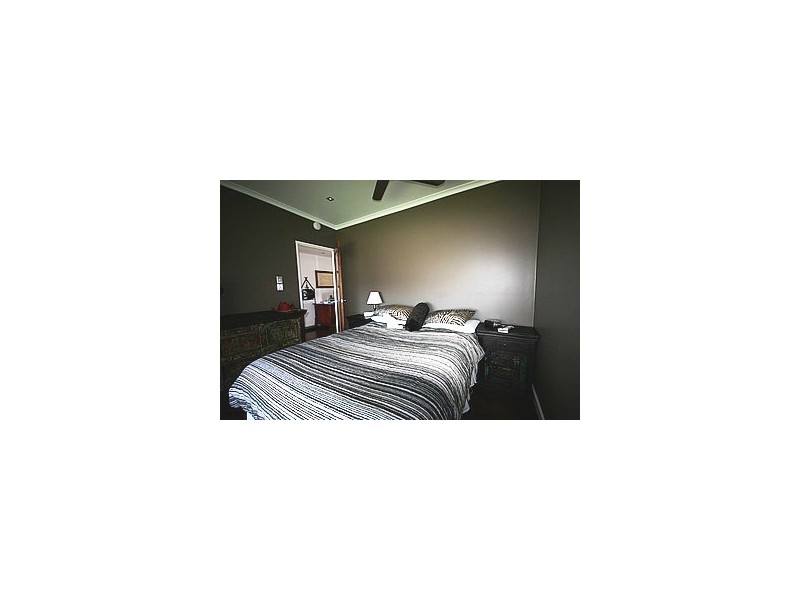 102 Western Road, Macleay Island QLD 4184