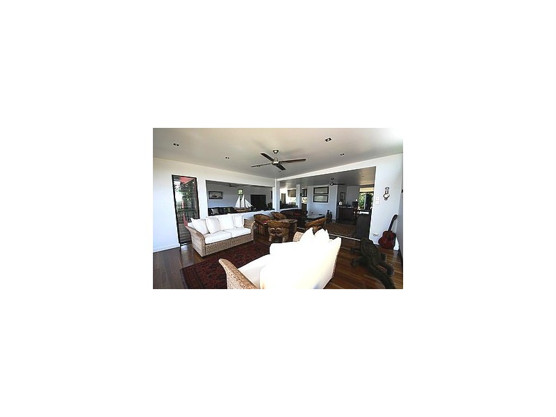 102 Western Road, Macleay Island QLD 4184