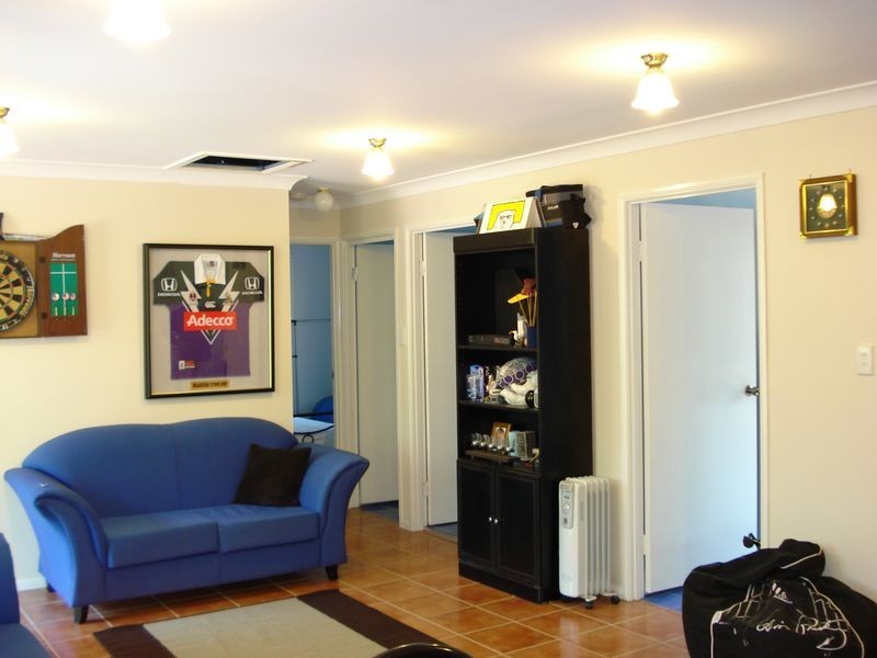 9 Bloodwood Avenue, Lamb Island QLD 4184