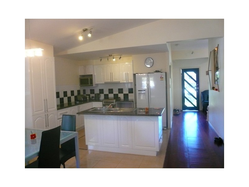 4 Emily Crescent, Macleay Island QLD 4184