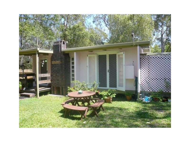 90 Charles Terrace, Macleay Island QLD 4184