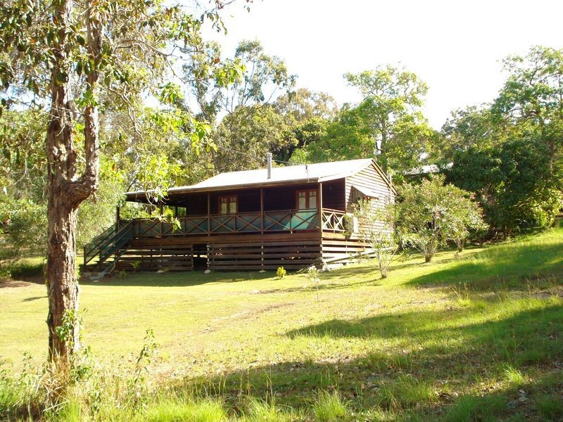 12 Bruce Street, Lamb Island QLD 4184