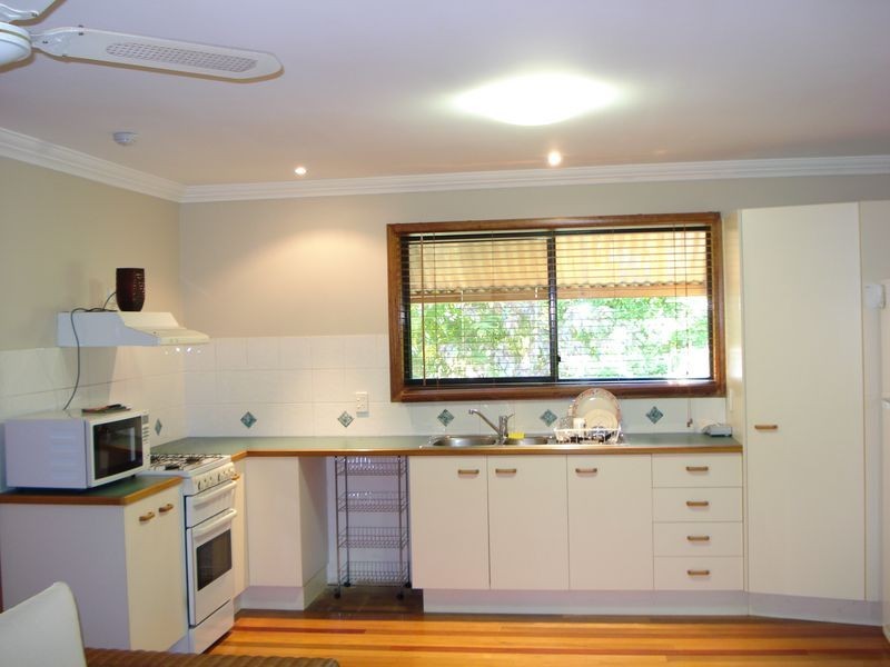 12 Bruce Street, Lamb Island QLD 4184