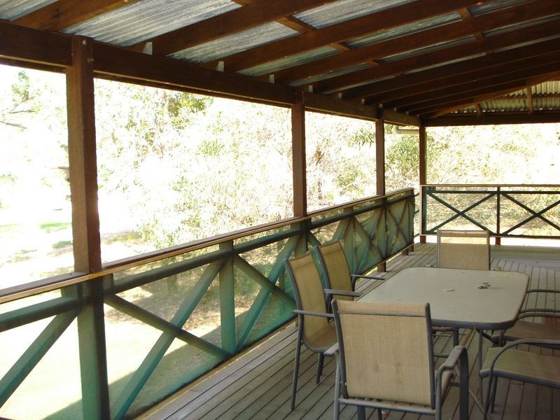 12 Bruce Street, Lamb Island QLD 4184