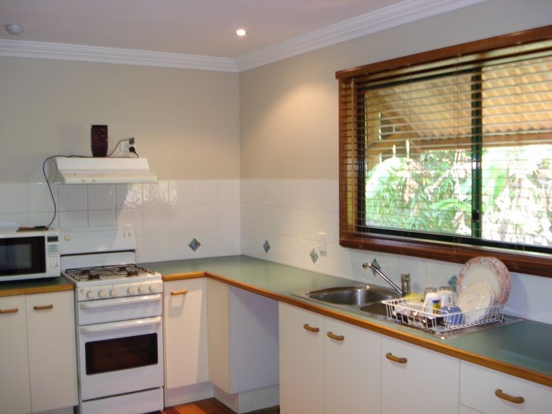 12 Bruce Street, Lamb Island QLD 4184