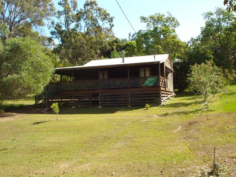 12 Bruce Street, Lamb Island QLD 4184