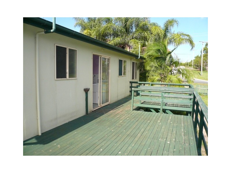 9 Michael Street, Macleay Island QLD 4184