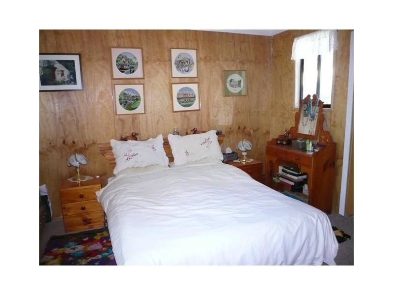 25 Ilya Street, Macleay Island QLD 4184