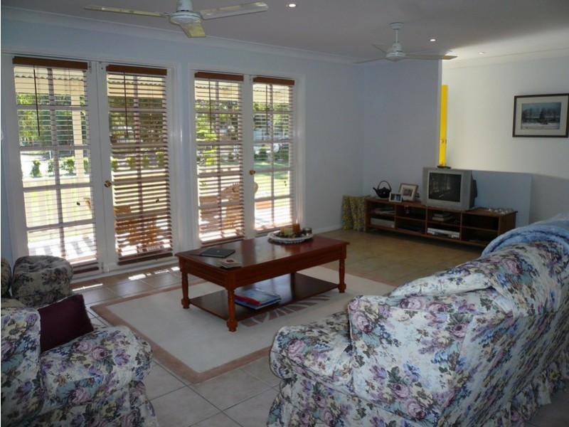 288-296 High Central Rd, Macleay Island QLD 4184