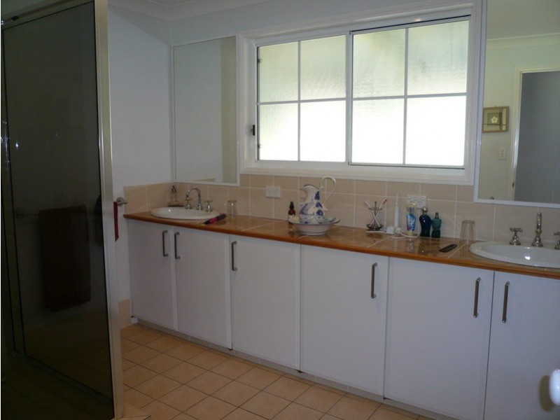 288-296 High Central Rd, Macleay Island QLD 4184