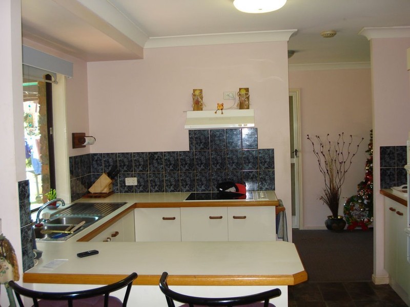 2 Michael Avenue, Lamb Island QLD 4184