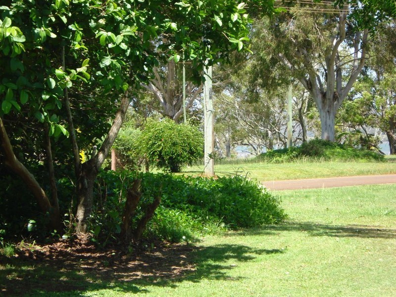 2 Michael Avenue, Lamb Island QLD 4184