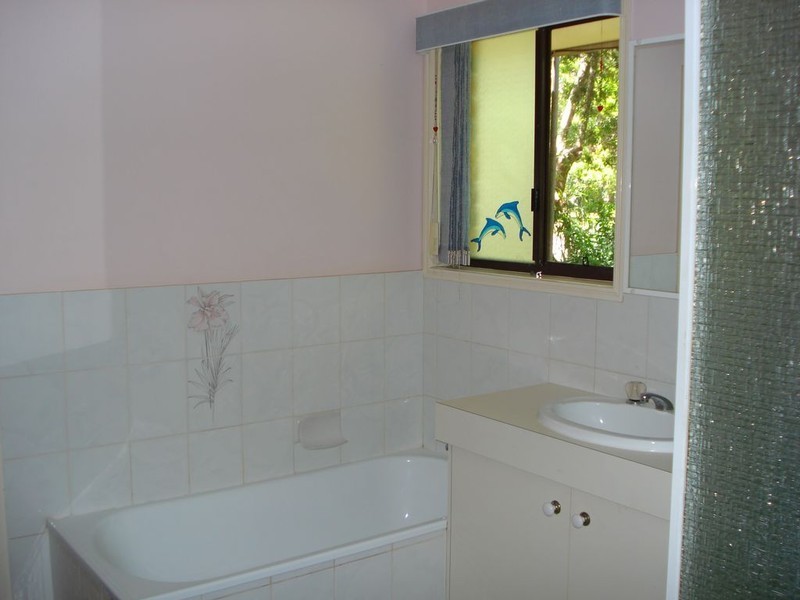 2 Michael Avenue, Lamb Island QLD 4184