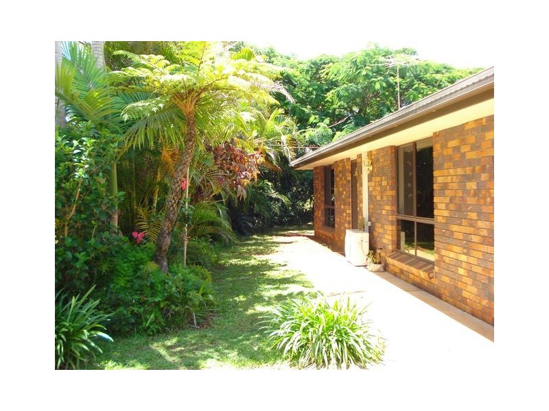 2 Michael Avenue, Lamb Island QLD 4184