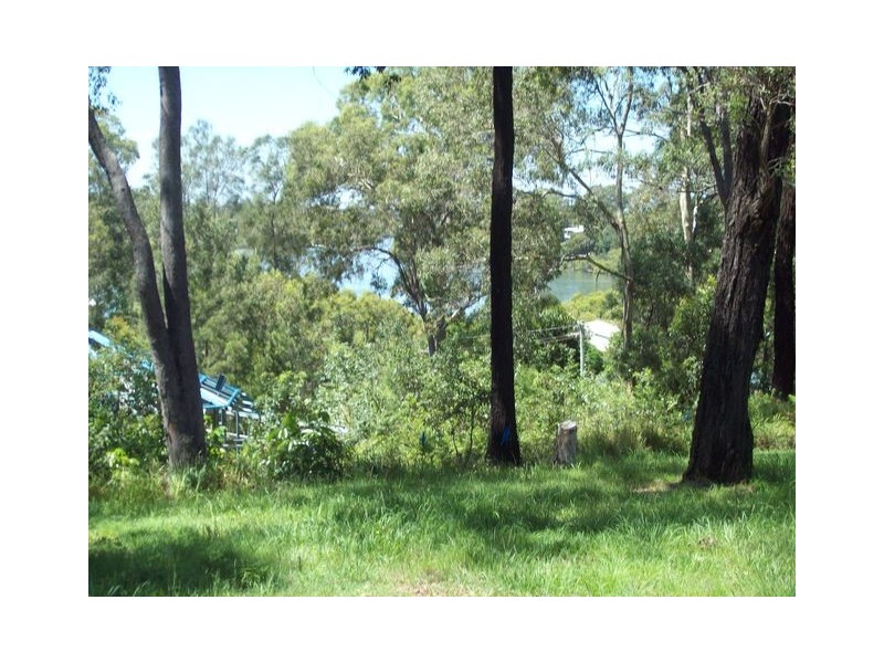 12  Bluewaters Crescent, Macleay Island QLD 4184