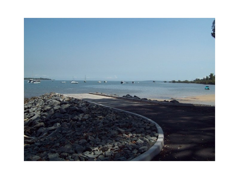 9 Dalpura Street, Macleay Island QLD 4184