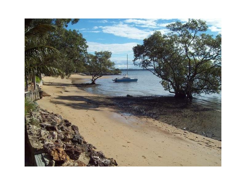 17 Coondooroopa Drive, Macleay Island QLD 4184
