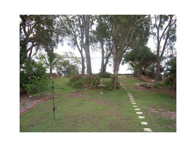 17 Coondooroopa Drive, Macleay Island QLD 4184