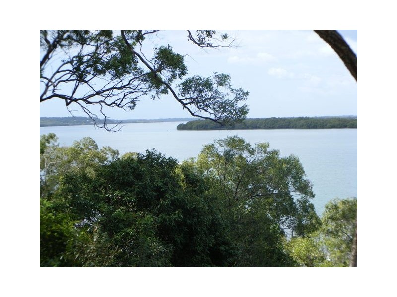 132 Western Road, Macleay Island QLD 4184
