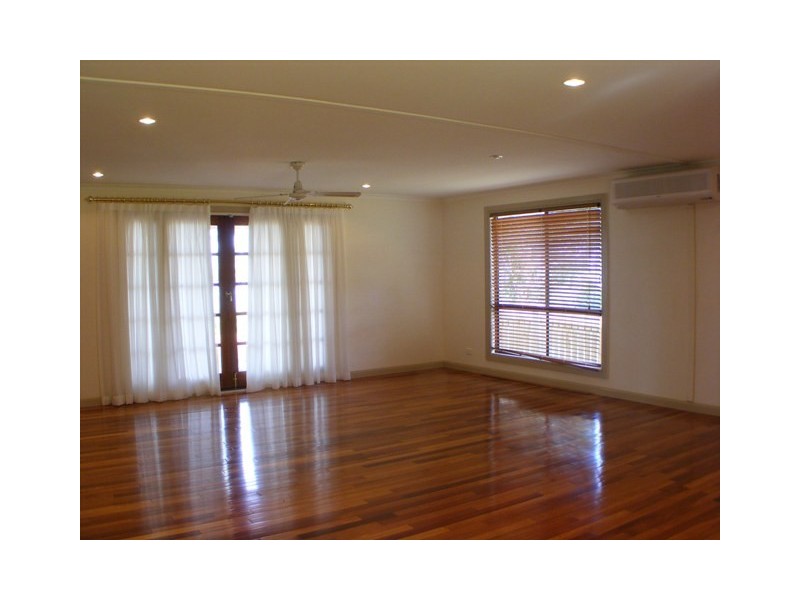 132 Western Road, Macleay Island QLD 4184