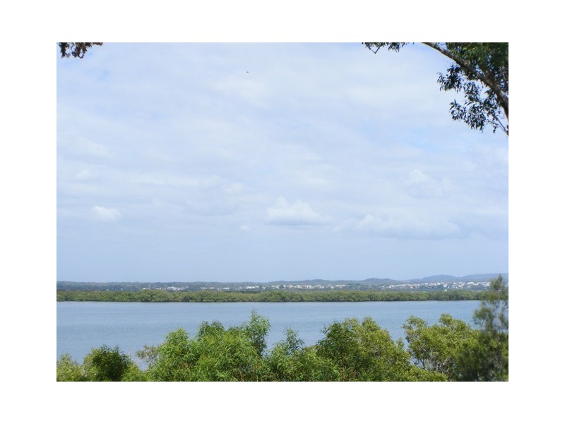 132 Western Road, Macleay Island QLD 4184