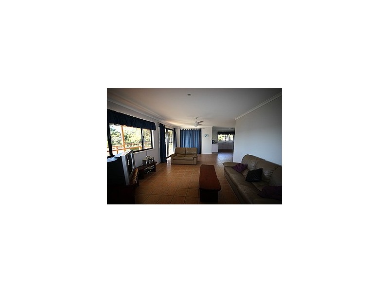 19 Oomool Street, Macleay Island QLD 4184